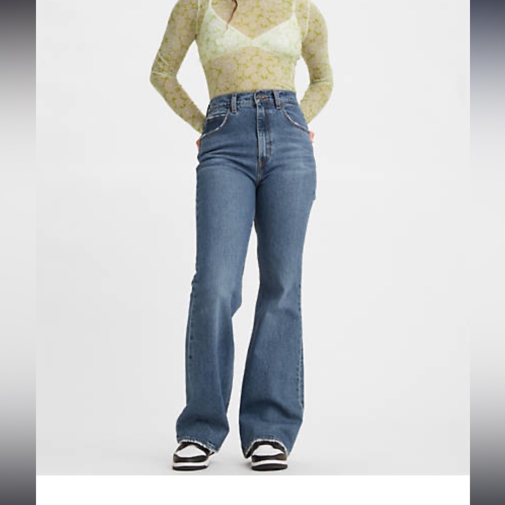 *NWT* Levi’s 70s High Flare